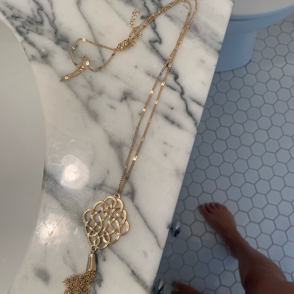 Kendra Scott gold necklace